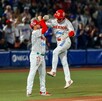 Jugadores de México Rojo festejando