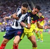 Lucas Ocampos de Rayados frente a Cáceres del América.