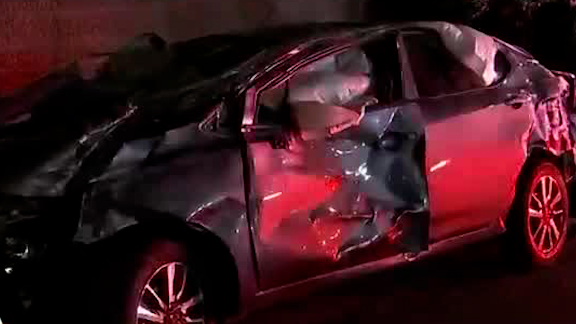 Las víctimas salieron disparadas del vehículo particular, se presume que iban a exceso de velocidad.