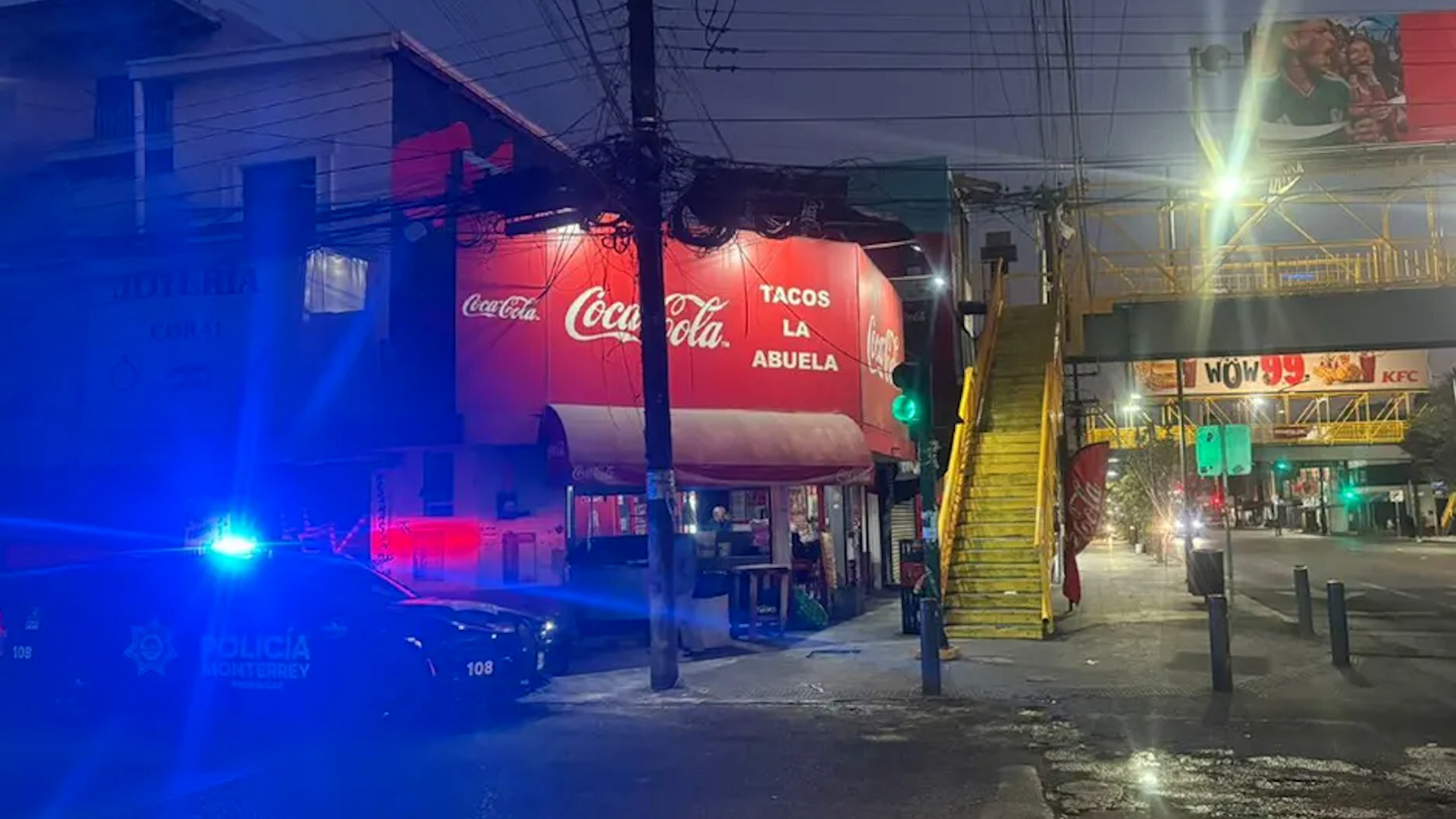 La vigilancia policiaca se mantiene 13 horas después de la balacera que dejó como saldo 7 personas heridas, esto en el Centro de Monterrey.