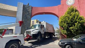 Dos personas murieron prensadas por una camioneta en San Juan Tianguismanalco. El conductor, presuntamente estaba ebrio.