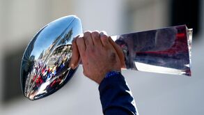 El trofeo Vince Lombardi se le entrega a cada año al campeón del Super Bowl.