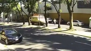 Una camioneta de valores atropelló a un franelero durante la mañana del pasado domingo 8 de febrero.