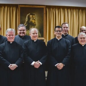 Sacerdotes regios de Legionarios de Cristo.