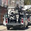 Elementos de la Guardia Nacional a bordo de una patrulla en el Barrio del Perdón de Cuautlancingo.