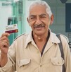 Hombre registrando su Pensión Bienestar para Adultos Mayores en febrero de 2026.