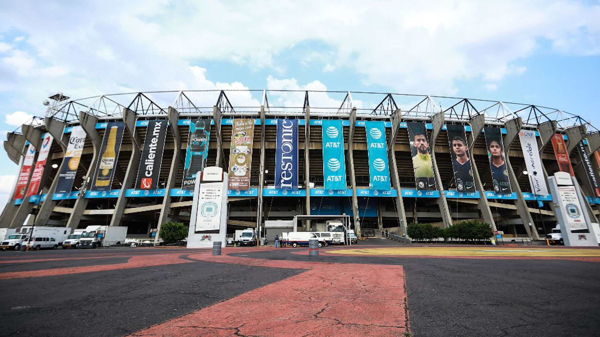 Pese a la nostalgia de México 86, hoy temen que la remodelación y la falta de permisos afecten sus ventas.