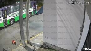 Madre e hija son atropelladas por sujeto en camioneta en San Mateo Atenco