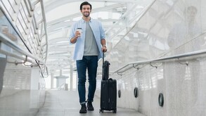 Hombre viajando de la Ciudad de México hacia San Francisco para el Mundial 2026.