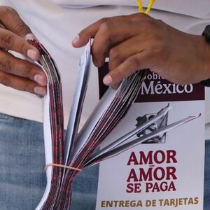 Entrega de tarjetas Bienestar