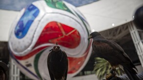Hombre en avión con camiseta de la Selección Mexicana para el Mundial 2026