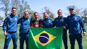Vinícius Lima junto al cuerpo técnico del América.