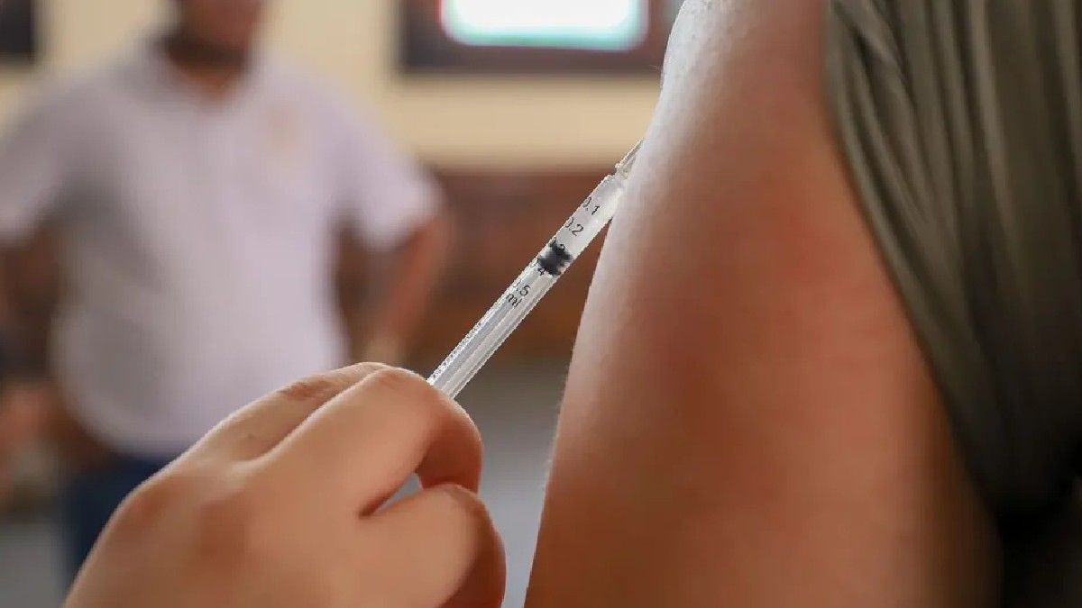 Aplicación de vacuna contra el sarampión, virus que ha provocado pánico entre los mexicanos.