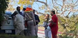 personal de pemex en una instalación donde ocurrió una explosión en un ducto