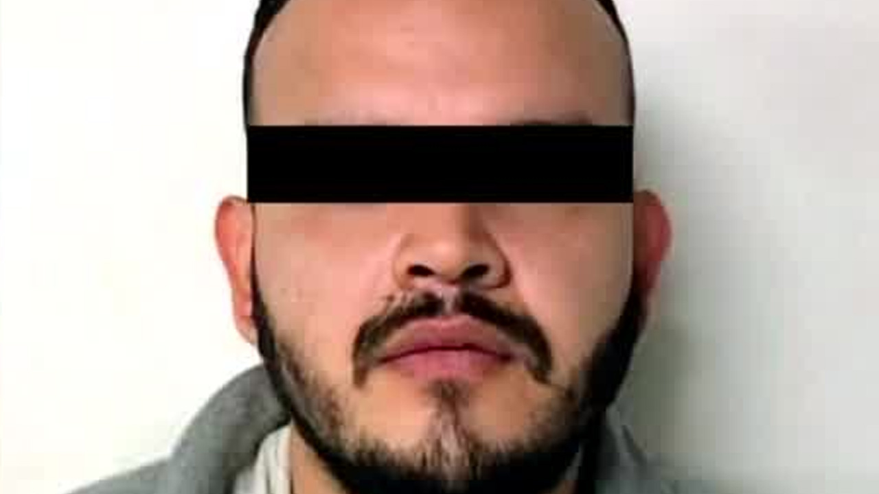 Un juez de control vinculó a proceso a un hombre acusado de feminicidio, al hallar indicios de su presunta participación en el asesinato de su pareja.