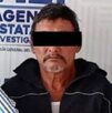 Hombre de avanzada edad siendo detenido por elemento de la AEI de Oaxaca.