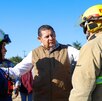 el gobernador Alejandro Armenta acompañado de bomberos en el incendio del municipio vicente guerrero