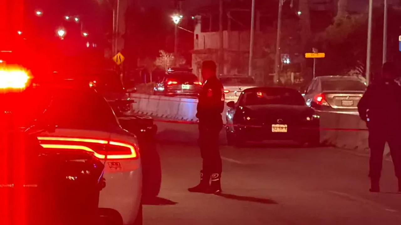 Un hombre de aproximadamente 48 años murió luego de ser atropellado cuando intentaba cruzar la avenida Morones Prieto.