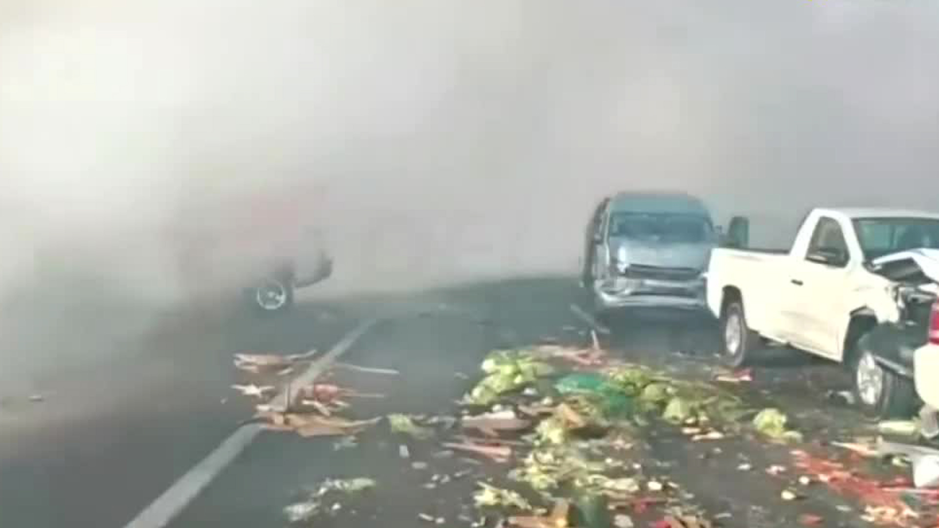 El accidente ocurrió porque la quema de pastizales complicó la visión en la vialidad.