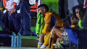 Juan Brunetta se mostró frustrado y triste tras salir de cambio en el partido de vuelta entre Tigres y Forge.