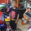Menor de 6 años es abandonado dentro de mercado en Ecatepec; policías lo resguardan.