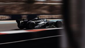 Checo Pérez durante el primer día de pruebas de la Fórmula 1 2026 con Cadillac.