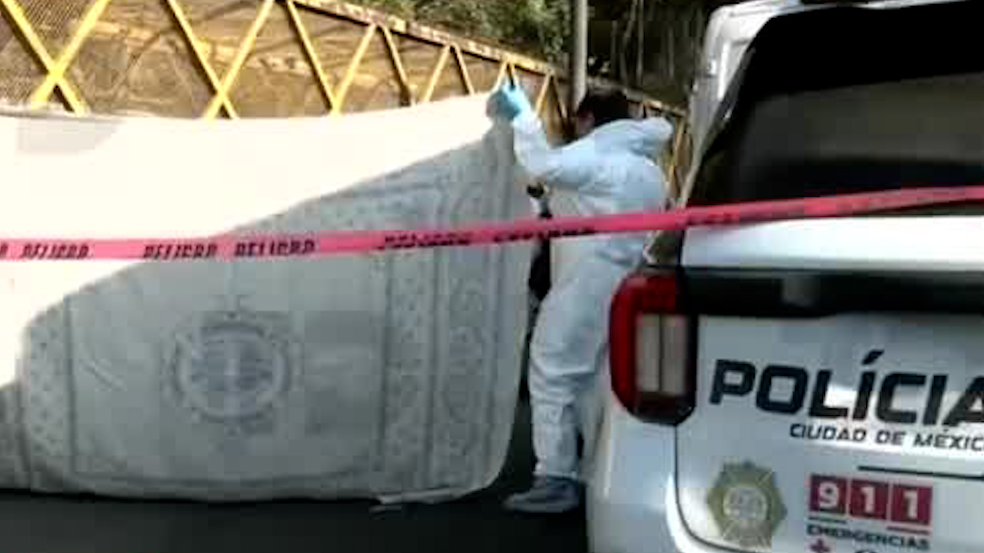 Servicios periciales arribaron a la zona para realizar el levantamiento de cuerpo.