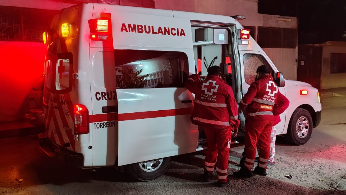 Ambulancia de Cruz Roja en Torreón con paramédicos