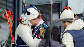 Sturla Holm Laegried llorando tras ganar la medalla de bronce en Milano Cortina.