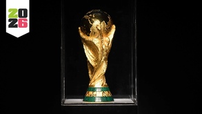Trofeo de la Copa del Mundo resguardado en una caja especial.