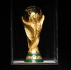 Trofeo de la Copa del Mundo resguardado en una caja especial.