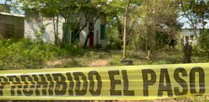 una cinta de precaución en un predio donde fue hallada una fosa clandestina en veracruz