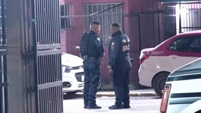 El cuerpo del joven asesinado en Azcapotzalco fue resguardado por la policía de la Ciudad de México.