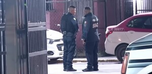El cuerpo del joven asesinado en Azcapotzalco fue resguardado por la policía de la Ciudad de México.