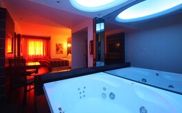 Habitación de motel con alberca