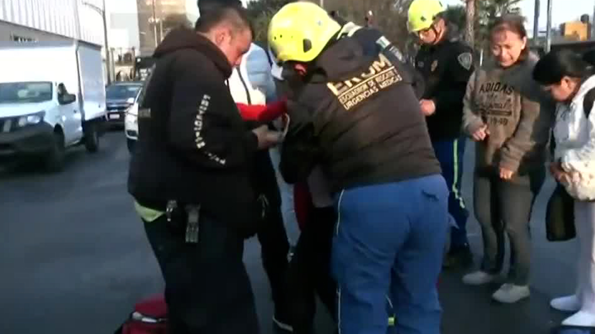 Los hechos ocurrieron cuando una motocicleta derrapó y se estrelló contra un camión de carga.