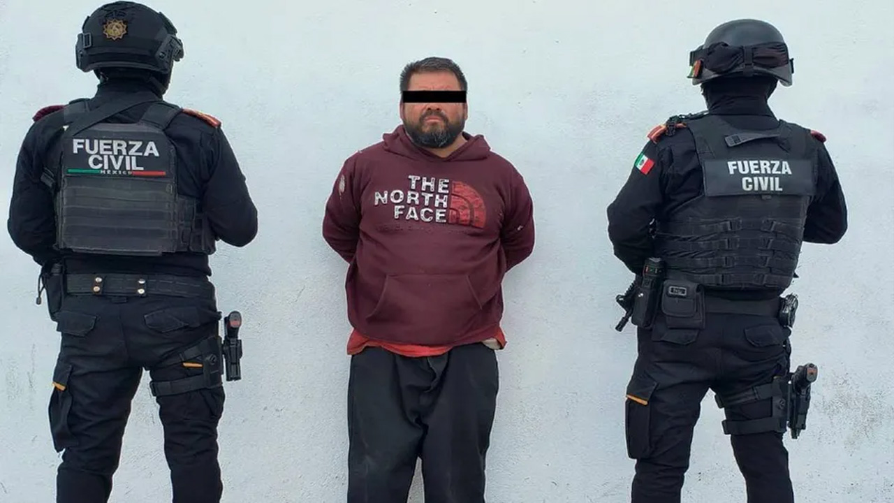 El hombre que irrumpió en una reunión vecinal en Monterrey, donde amenazó con un cuchillo y dañó un vehículo, fue detenido en Escobedo.