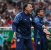 Gabriel Milito, director técnico de Chivas, reclamando una acción durante el encuentro de Cuartos de Final contra Cruz Azul.