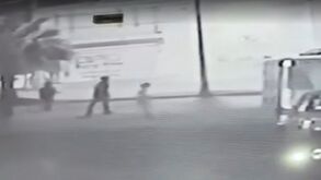 Cámaras de seguridad captando agresión a menor.