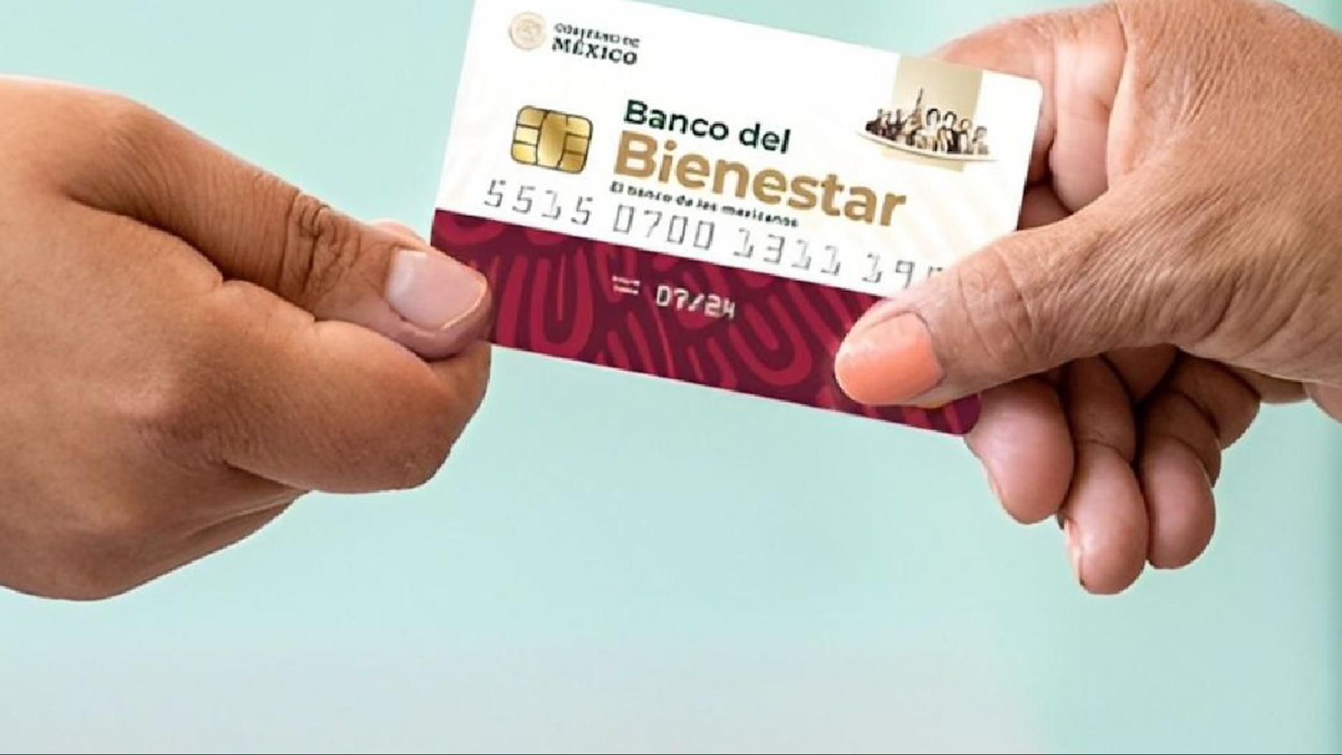 En el Museo Regional de Tláhuac, se hace la entrega de tarjetas para mujeres de 60-64 años y adultos mayores.