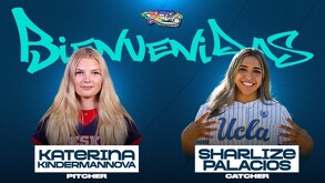 Foto oficial de la bienvenida de ambas jugadoras a la novena.