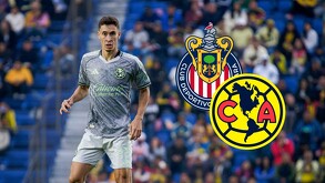 Rodrigo Dourado jugando un partido con Club América.