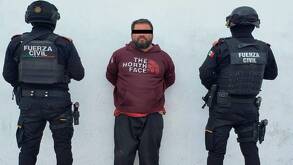Se informó que al momento de su detención, portaba un cuchillo