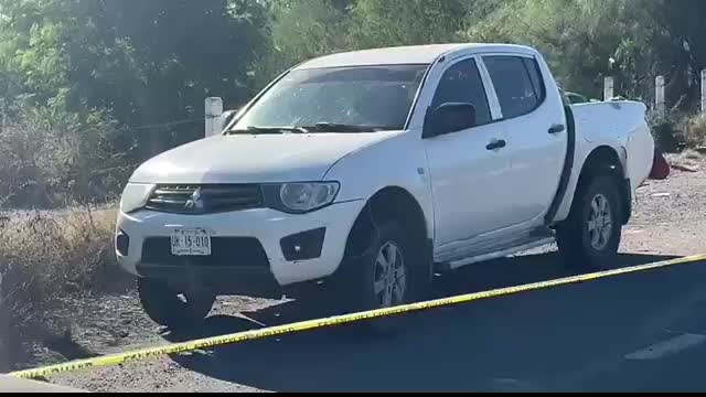 El hallazgo de cinco cuerpos apilados en la batea de una camioneta en el municipio de Navolato ha encendido las alarmas de las autoridades estatales.