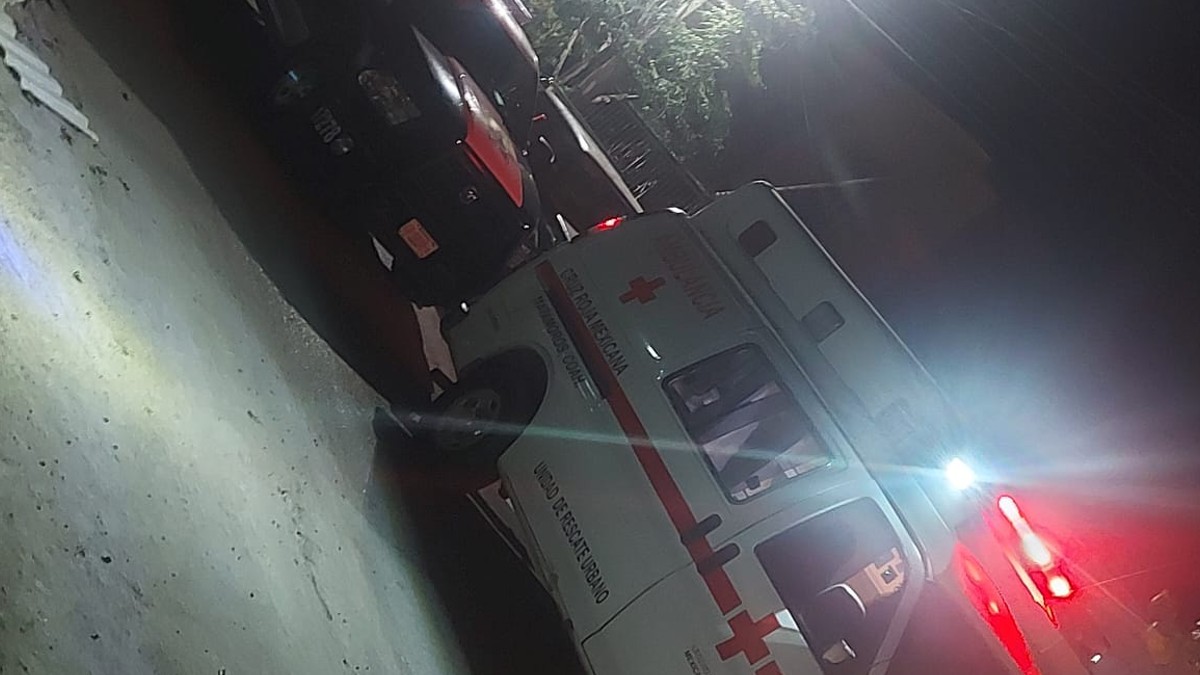 Autoridades atendiendo el reporte de una mujer agredida en un centro de rehabilitación en Matamoros.