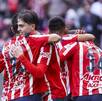 Jugadores de Chivas festejando
