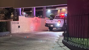 Autoridades municipales acordonaron el área tras el hallazgo del cuerpo en un motel de la colonia Atlas.