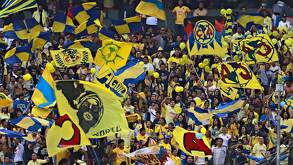 Aficionados del Club América durante un partido de su equipo.