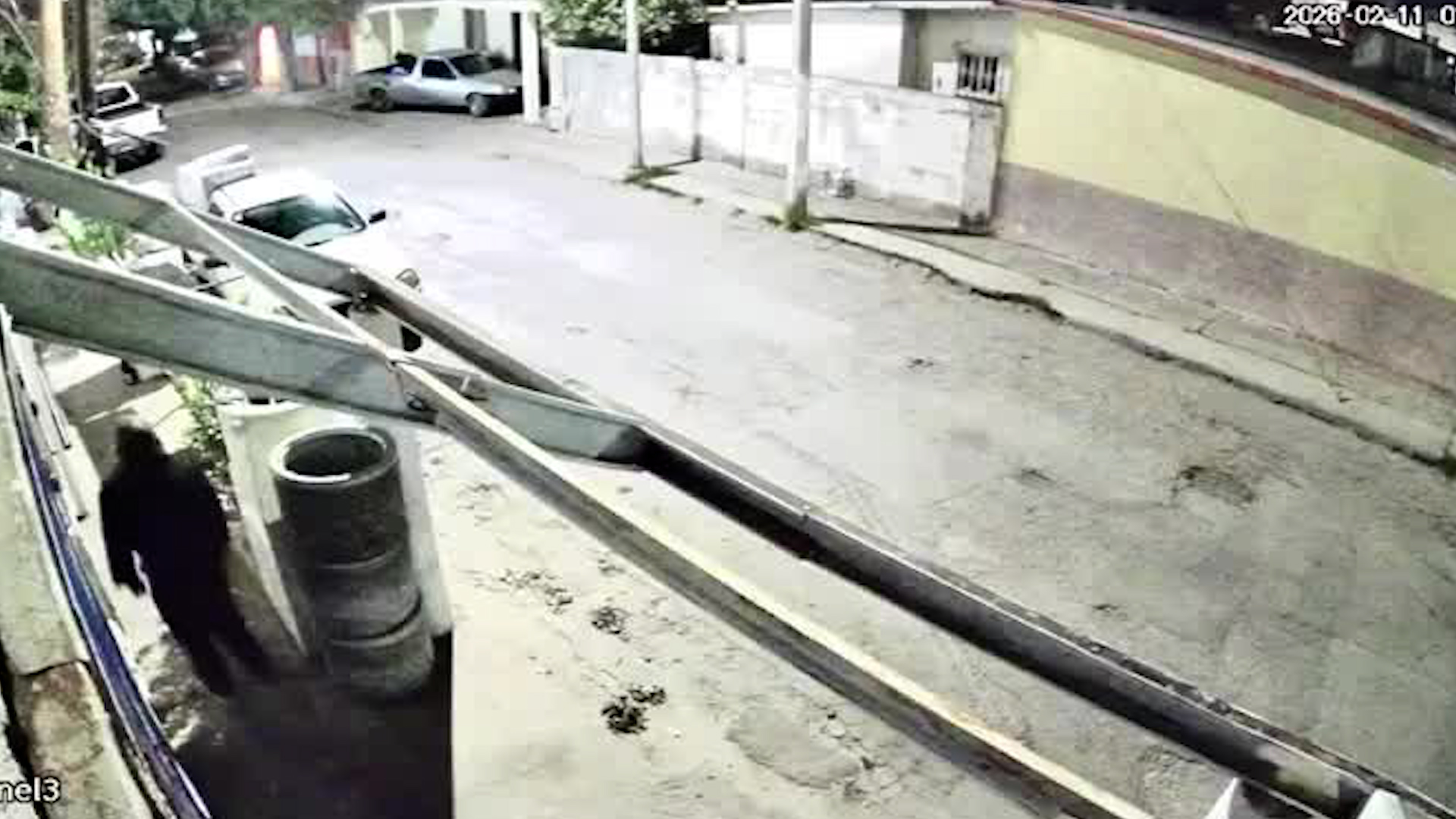 A través de grabaciones de un sistema de videovigilancia privado, se logró documentar el modus operandi de un delincuente.