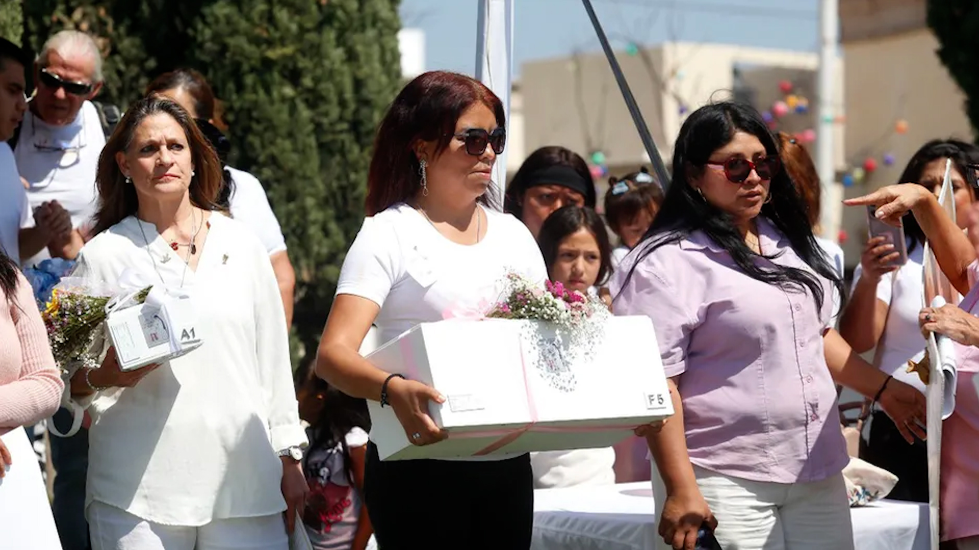 Vecinos de Valle de Tejeda lograron dar sepultura digna a la pequeña María Guadalupe en Zapopan. Un acto de solidaridad que conmovió a Jalisco hoy.